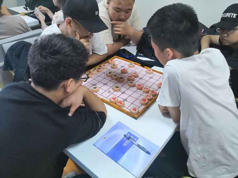 【完满班级】以棋牌会友  共享旧时光