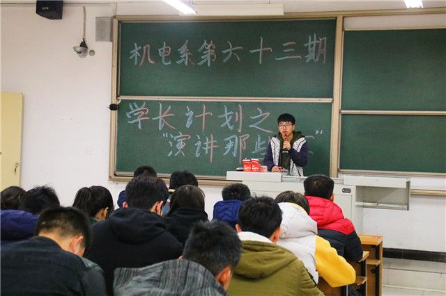 【学长计划】星稀河影转 霜重月华孤