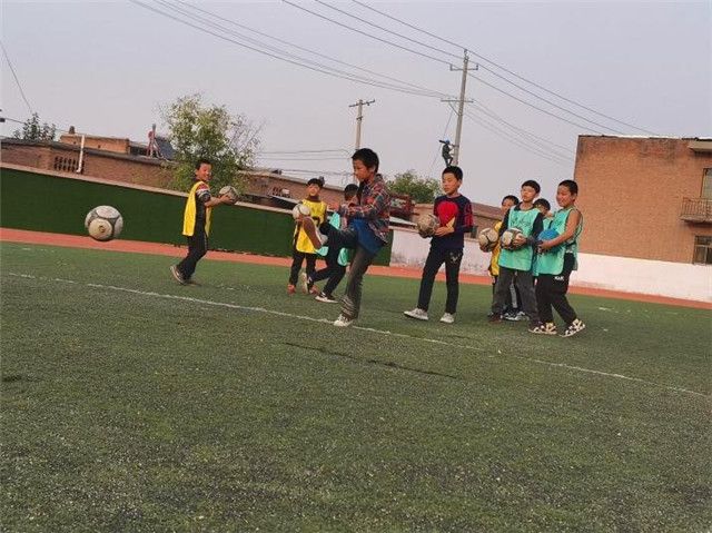 暖心小学行 助力体育梦