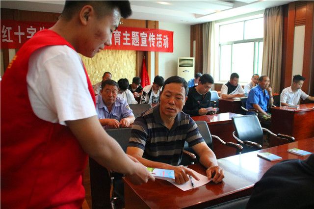【三下乡】急救知识走下乡 共创健康新生活