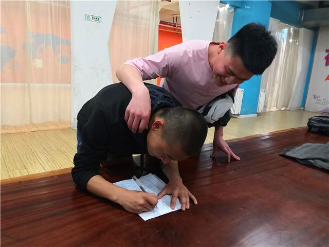 【戏剧节】幕后苦炼功  台前有新意