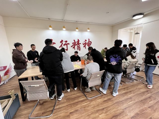 【完满团支部】寿司DIY幸福卷起来——智能工程学院通信2102班完满团支部活动