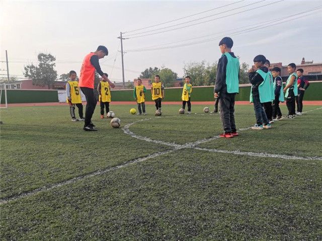 暖心小学行 助力体育梦