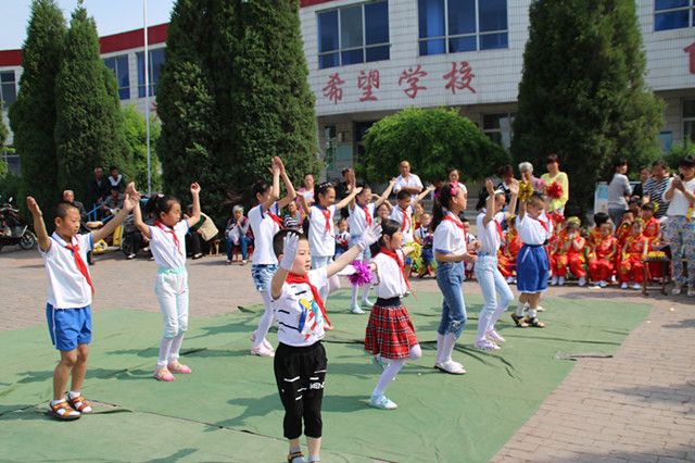 希望小学献爱心 欢度六一我做主