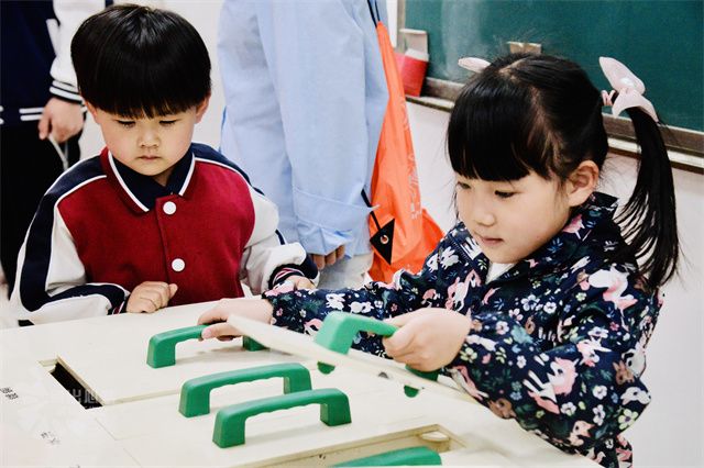 别样的阿信之旅：从少年到老年，一场跨越年华的别样志愿服务开放日以爱启幕